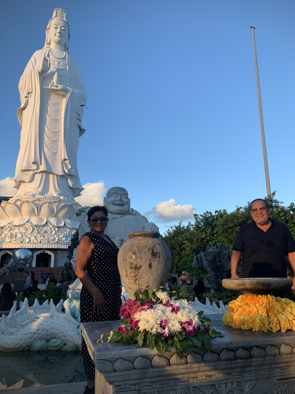 Estatua Lady Buda en montaña de monos (Península Son Tra)