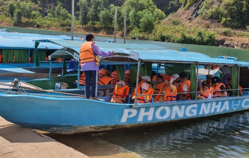 boat on Chay river to visit Phong Nha Cave