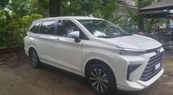 SUV Car (6 seats)