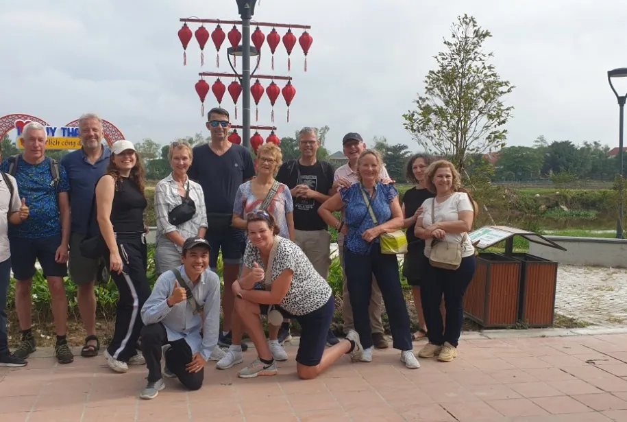 Hue City Tours Avec Motos