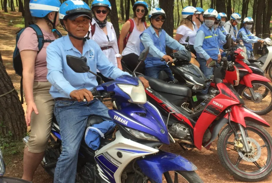 Hue City Tours Avec Motos