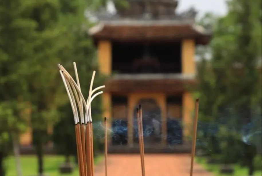 Tour de la ville de Hué avec vélos et cours de cuisine dans le village de Thuy Bieu