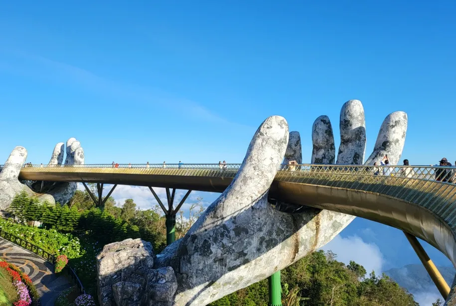 pont à main doré