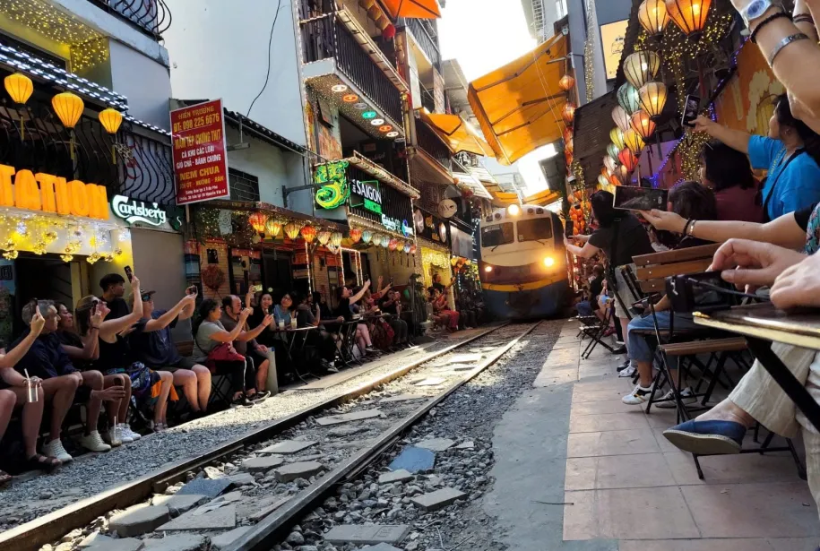 Food Tour and Ha Noi City Tour with Amigos Tours