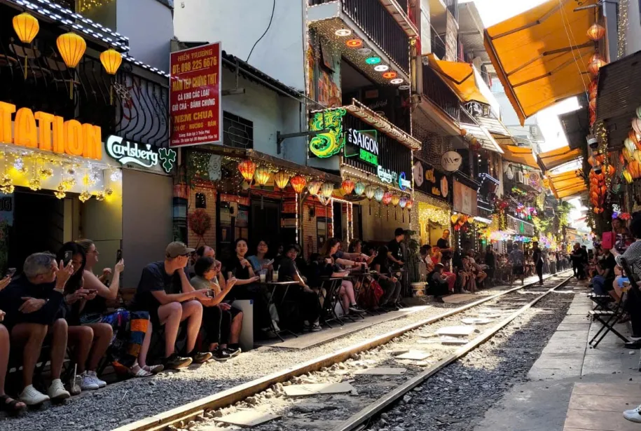 Food Tour and Ha Noi City Tour with Amigos Tours