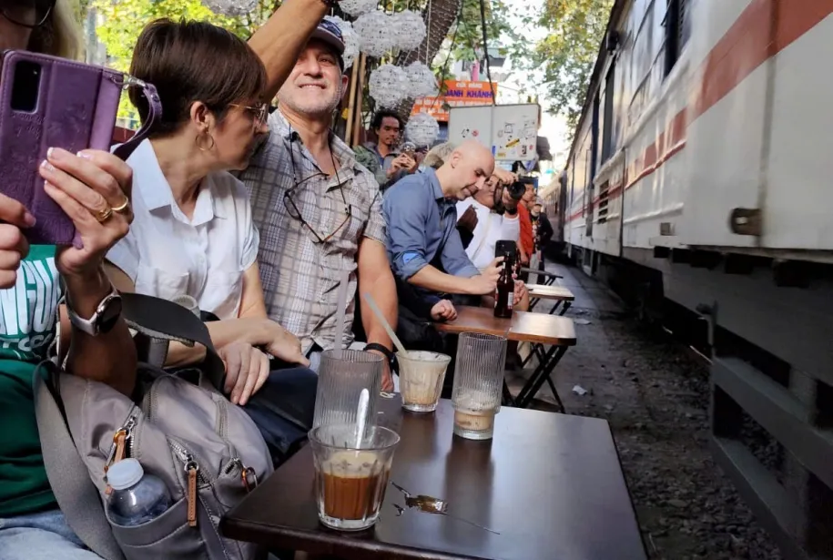 Food Tour and Ha Noi City Tour with Amigos Tours