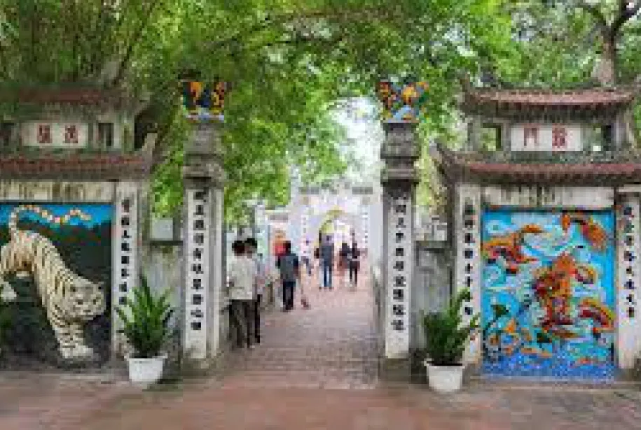 Food Tour and Ha Noi City Tour with Amigos Tours