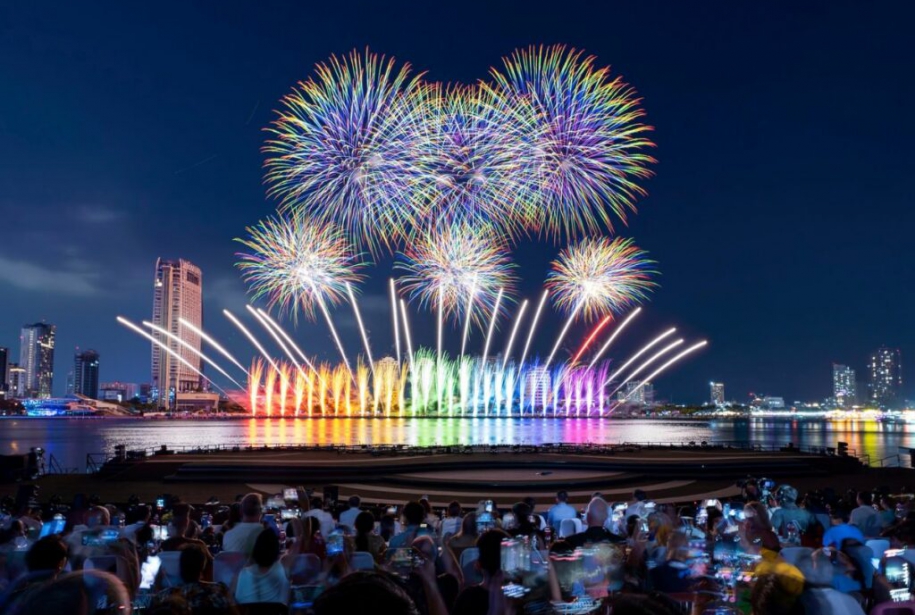 Tour de Hue a Da Nang - Festival Internacional de Fuegos Artificiales de Da Nang 2026 