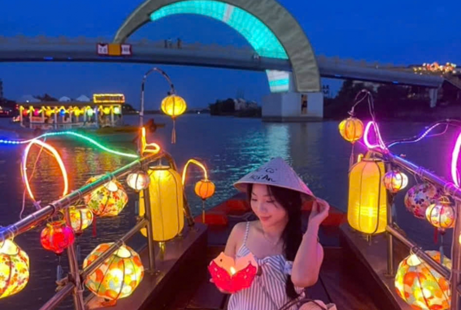 Hoi An Lantern Boat Ride